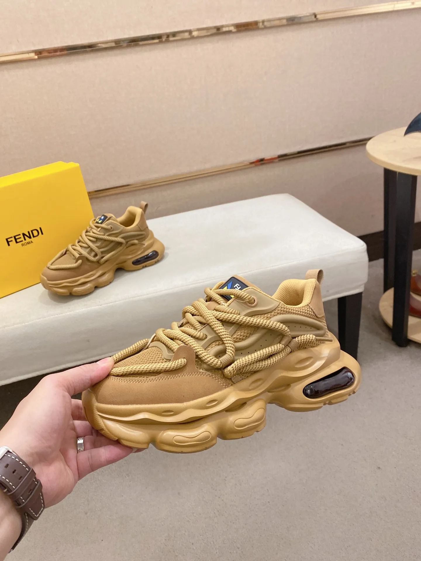 Men's shoes 💰 480💰 (fendi) New style 👊🏻 upper 🇮🇹 imported cowhide fabric 🇩🇪 lining imported sheepskin lining. The original outsole is molded to highlight the identity of every man, and the upper foot is elegant and stable🚶🏻🚶🏻The high-end custom counters reproduce the original version📯No matter the wind or rain, the shoe last remains unchanged and can withstand the verification of time🔍️,🔵 Size: 38-44